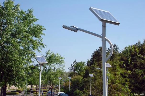 河南太陽能路燈廠家解析 鄉村建設安裝太陽能路燈價格指南